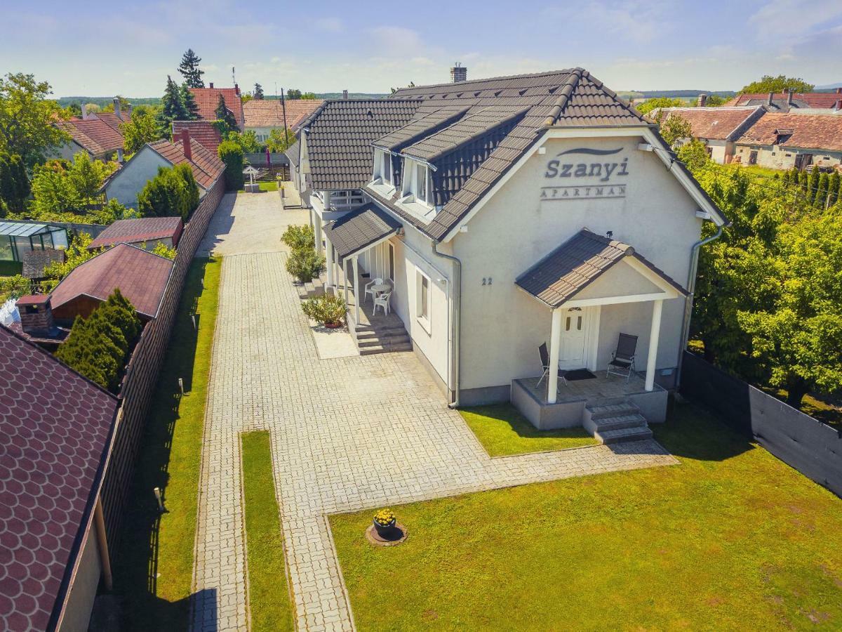 Szanyi Apartment *